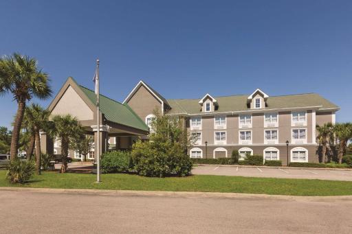 Country Inn & Suites by Radisson, Beaufort West, SC - Housity