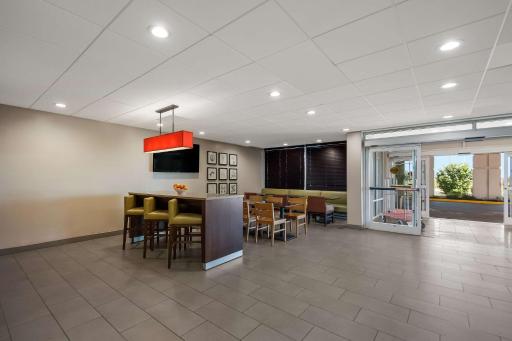 Country Inn & Suites by Radisson, Fredericksburg South I-95 , VA - Housity