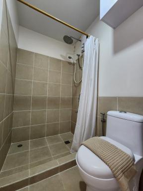 Bienbnb 1Br condo at The Celandine near Ayala Mall Cloverleaf - - Housity