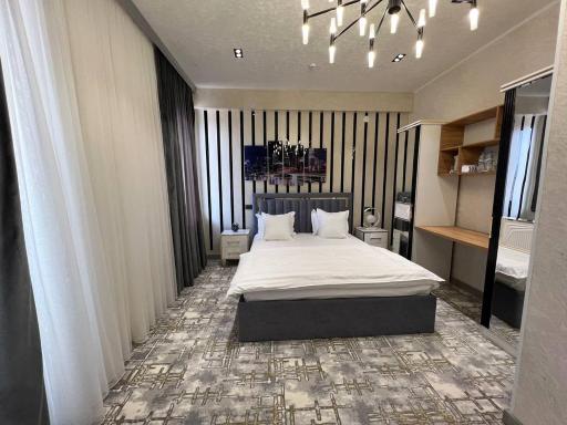 STRONG PLAZA HOTEL - Housity