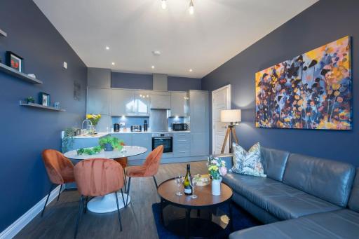 Elliot Oliver - Loft Style 2 Bedroom Apartment With Parking In The Docks - Housity