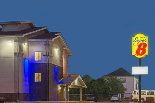 Super 8 by Wyndham New Castle - Housity