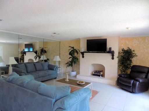 The Peacock House - Housity