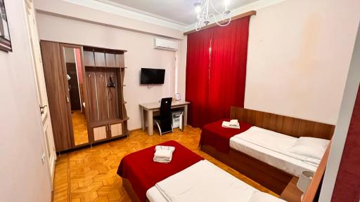 Elross Hotel - Housity