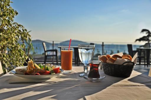 Island Hotel - Housity