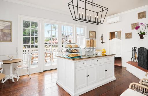 Lavender Inn by the Sea - Housity