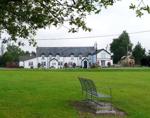 Garway Moon Inn - Housity