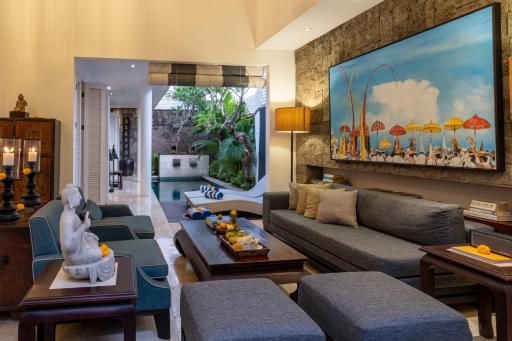 Mosan House - unique art-filled gem in perfect location a short walk from the beach or Seminyak Square including AC office for remote working - Housity