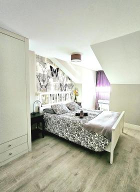 AdriVA Fuente Dorada-Plaza Mayor, Wifi Atico - Housity