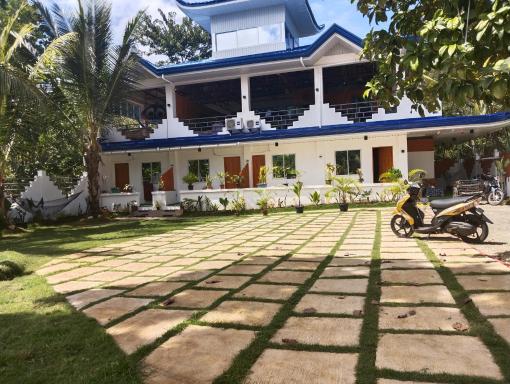 Blue Pagoda Tourist Inn - Housity