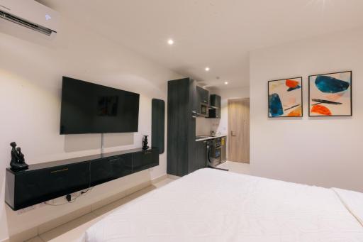 7 Minutes from the Airport - Chic Studio - Housity