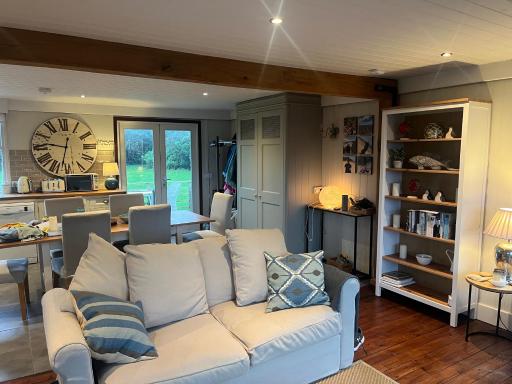Ballymoney, Wexford - 3 bed beach house with private beach access - Housity