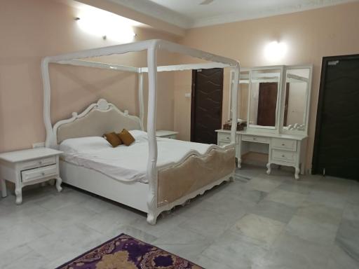 3-Bedroom Elegant and Spacious AC Apartment only for families, Prime Location, Just 100m from Main Road! - Hizvo