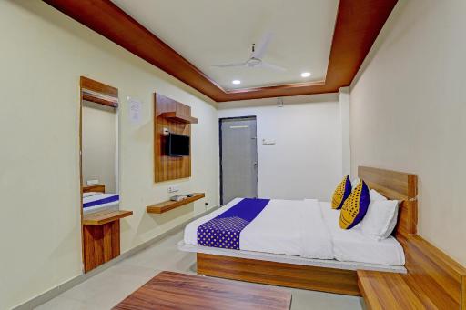 OYO Hotel Royal Inn Guest House - Housity