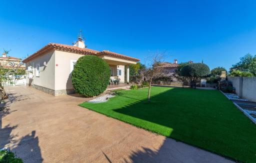 3 Bedroom Beach Front Home In Miami Platja - Housity