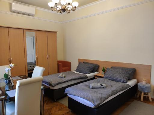 Váralja Vendégház - Housity
