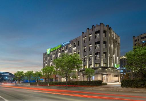 Holiday Inn Express Shanghai Hongqiao NECC, an IHG Hotel - Housity