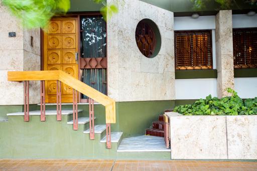 Casa Grande con estacionamiento - Housity