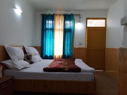 iSaint's Kuteer - Housity
