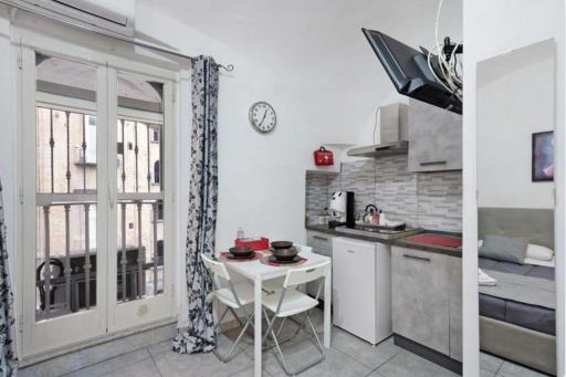 HOLIDAY HOME TARSIA Vicino PIAZZA DANTE - TOLEDO - Housity