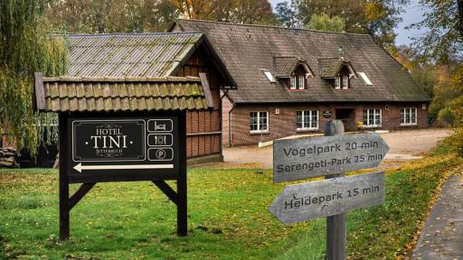 Hotel Tini - Housity