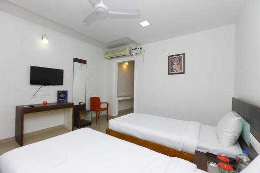 OYO Flagship BKM Guest House - Housity
