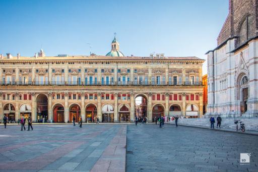 Urbanicooh Paracelso - Piazza Maggiore View - Housity