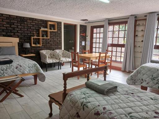 Julie's B&B - Housity