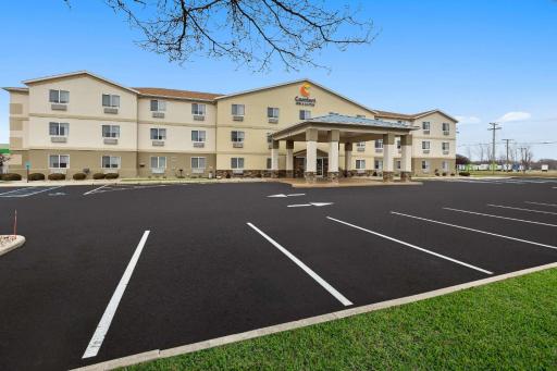 Comfort Inn & Suites Fremont - Housity