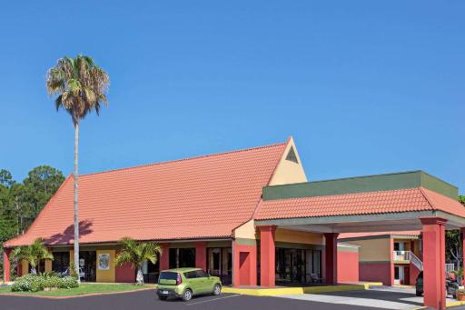 Days Inn by Wyndham Cocoa Cruiseport West At I-95/524 - Housity