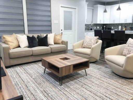 King bed in gated community, 1300 sqft home - Housity