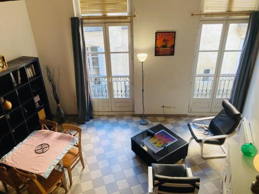 Grand studio meublé et équipé plein centre - Housity