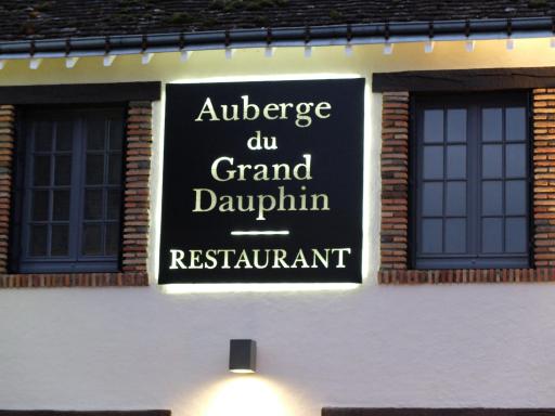 Auberge Du Grand Dauphin - Housity