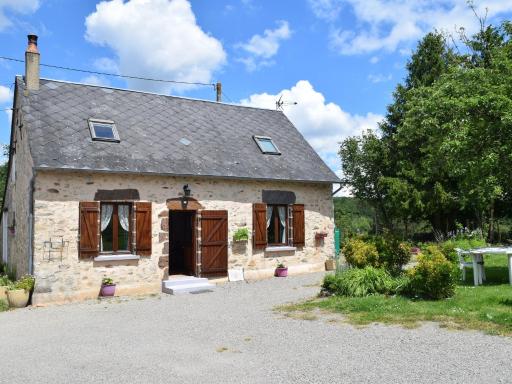 Charme et Authenticité en Forêt Maine Normandie : Demeure Rénovée avec Jardin, Idéale pour Séjour Détente - FR-1-410-186 - Housity