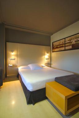 Hotel Almirante - Housity