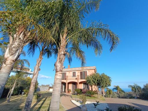Villa Feluchia Tra Il Mare E Il Vulcano - Housity