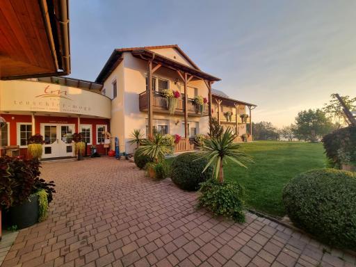 Hotel-Restaurant Teuschler-Mogg Bad Waltersdorf inklusiv Genusscard - Housity