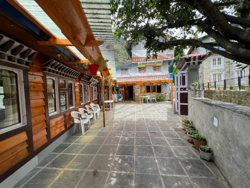 Mount kailash lodge and resturant , Monjo - Housity