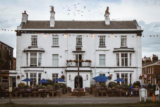 The Queens Hotel - Housity