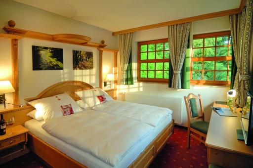 Hotel Alpenhof - ruhige Wohlfühloase zwischen München, dem Fünf-Seenland und den Bergen, in S-Bahnnähe - Housity
