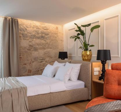 Golden Gate Luxury Rooms - Unique UNESCO Location - Housity