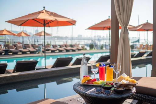 Hotel Maya - a DoubleTree by Hilton Hotel - Housity