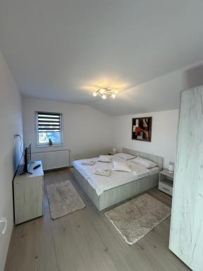 Jokai Apartments Nr9, code entry - Housity