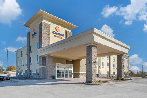 Comfort Suites - Housity