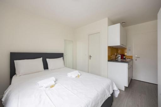 Urban Oasis with Queen Bed and View BE-53 - Housity