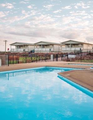 Beachfront Kalbarri Red Bluff Tourist Park - Housity