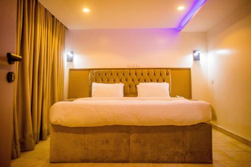 WELLINGTON HOTEL LIMITED - Housity