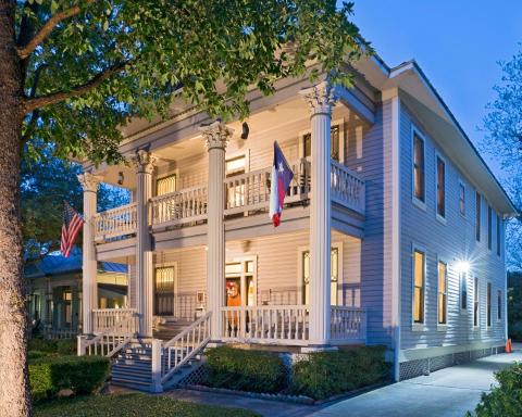 Brackenridge House Bed and Breakfast - Housity