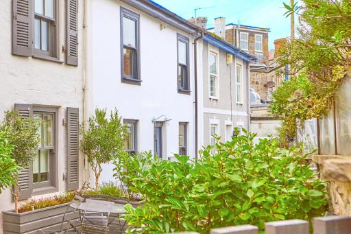 Entire cottage, central St Ives, Cornwall, a few mins walk to beaches - Housity