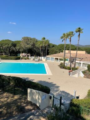 Studio cabine vu sur piscine - Housity